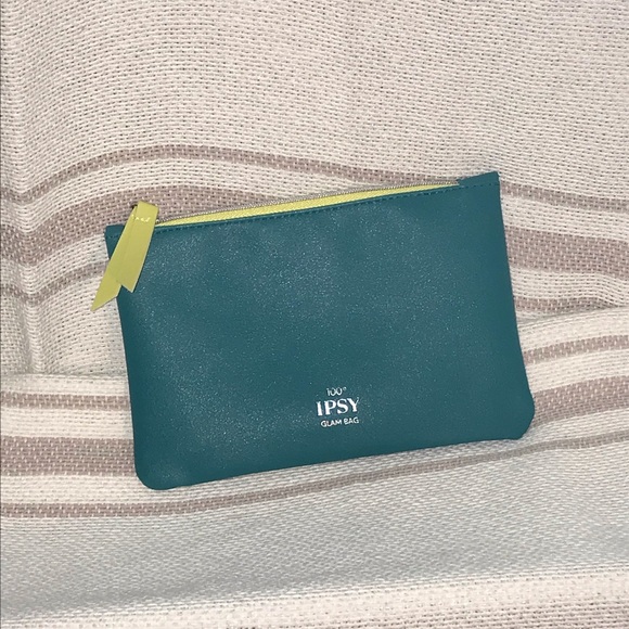 Teal makeup bag with studs - Picture 2 of 2